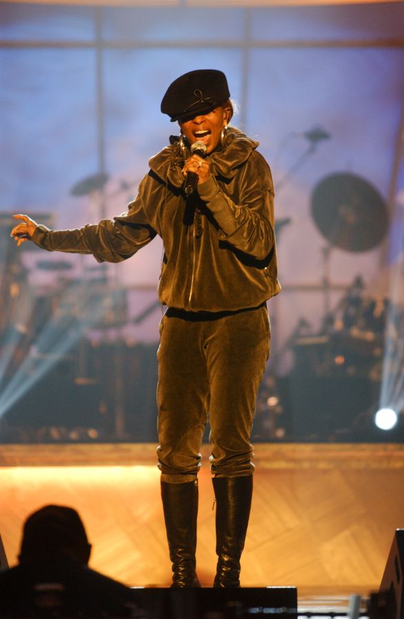 Mary J Blige performs during rehearsals for the 2003 BET...