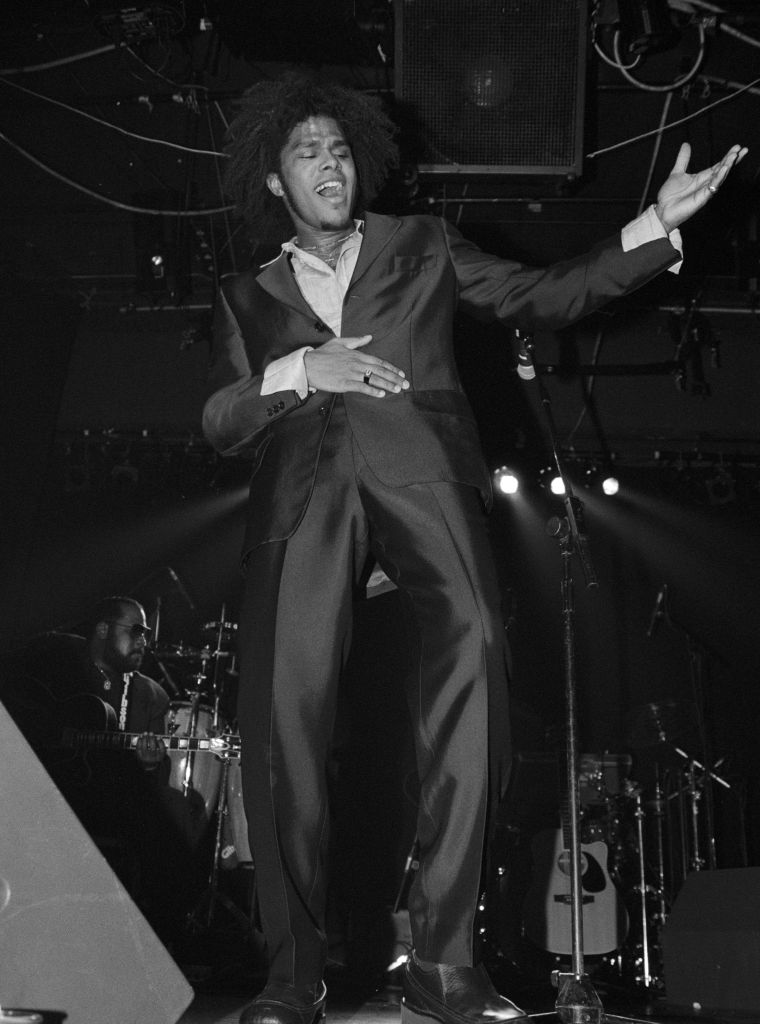 Maxwell Performs In London