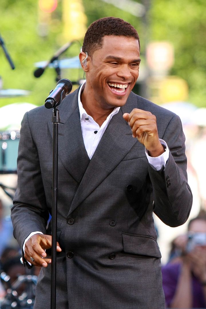 Maxwell Performs On CBS' 'The Early Show' - July 8, 2009