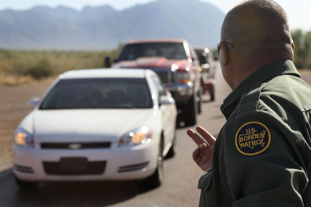 Border Agents Struggle To Keep Immigrants From Illegally Crossing AZ Border