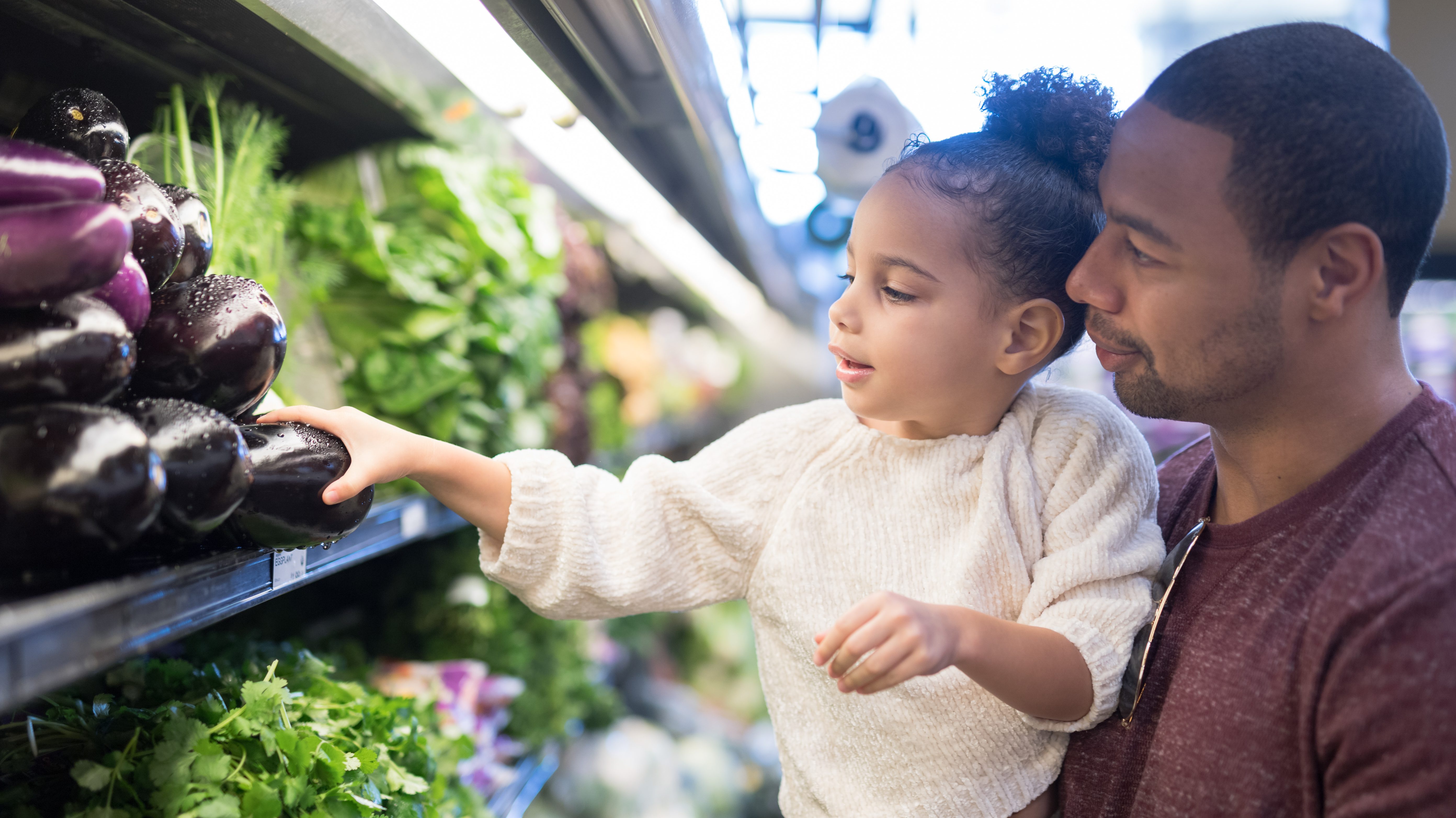 Dad takes his young daughter grocery shopping