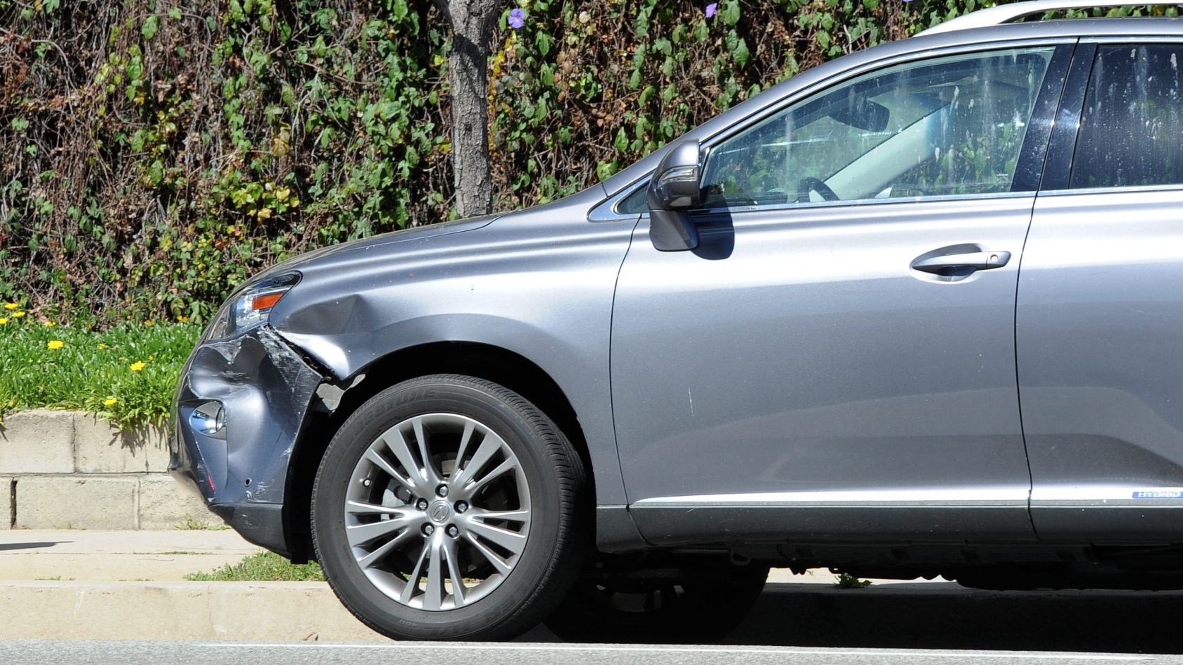 Natalie Portman's mom gets into a fender bender