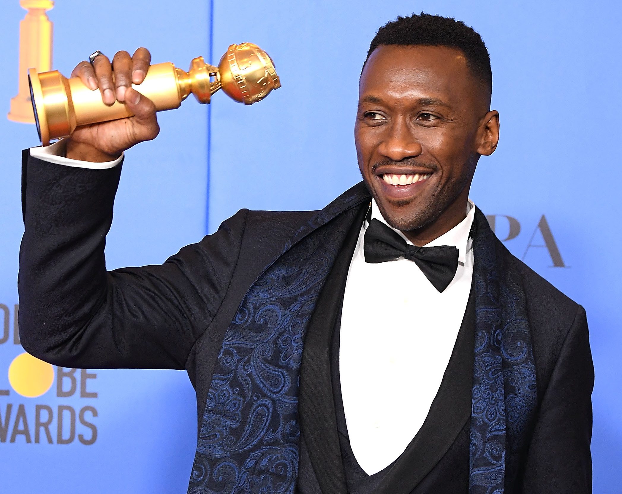 Mahershala Ali Poses At The 76th Golden Globes